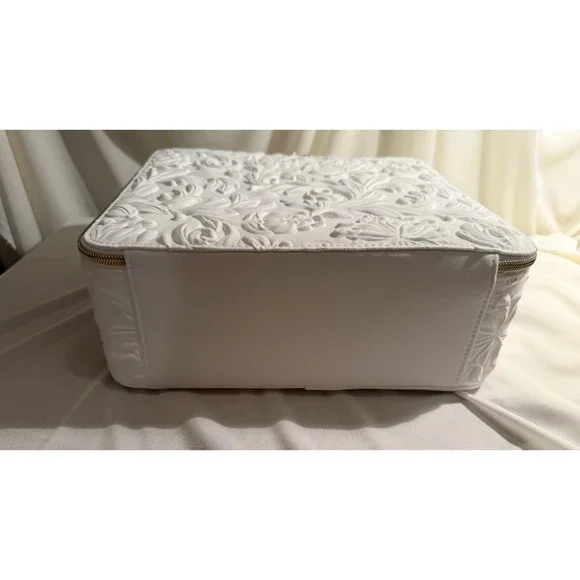 NIB Estee Lauder Re-Nutriv White Embossed Floral Luxury Vanity Case Cosmetic Bag - Picture 3 of 7